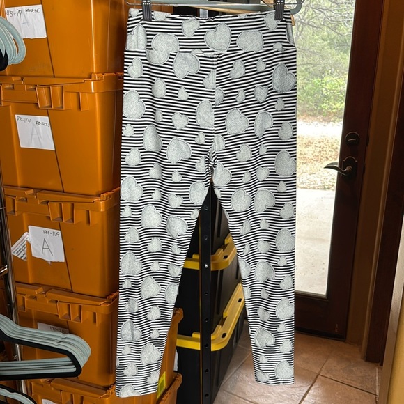 NEW Lularoe OS One Size Black White Stripe w/ Gray Heart Leggings Size 2-10 - Picture 5 of 5